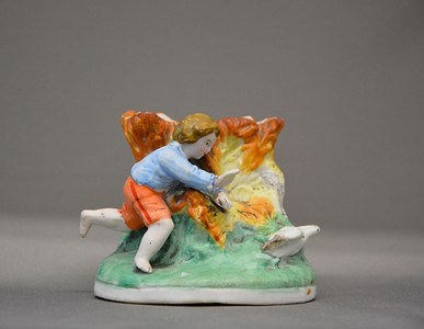  Céramique d'Andenne - Donation Weber-Amy n°57  – Enfant poursuivant une poule