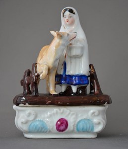  Céramique d'Andenne - Donation Weber-Amy n°327  – Le Chaperon "rouge" (boîte)