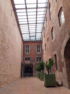  Cour couverte - Ancienne cour de service 
