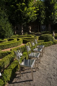  3 chaises de profil de Michel Goulet au MAD 