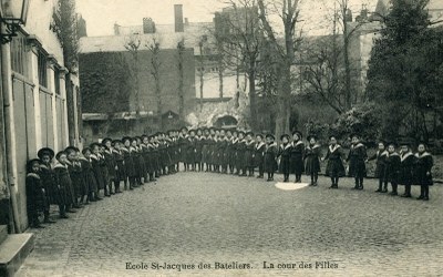  La cour des filles 