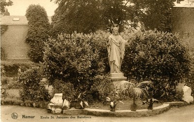  Statue dans le jardin de l'école des Bateliers 